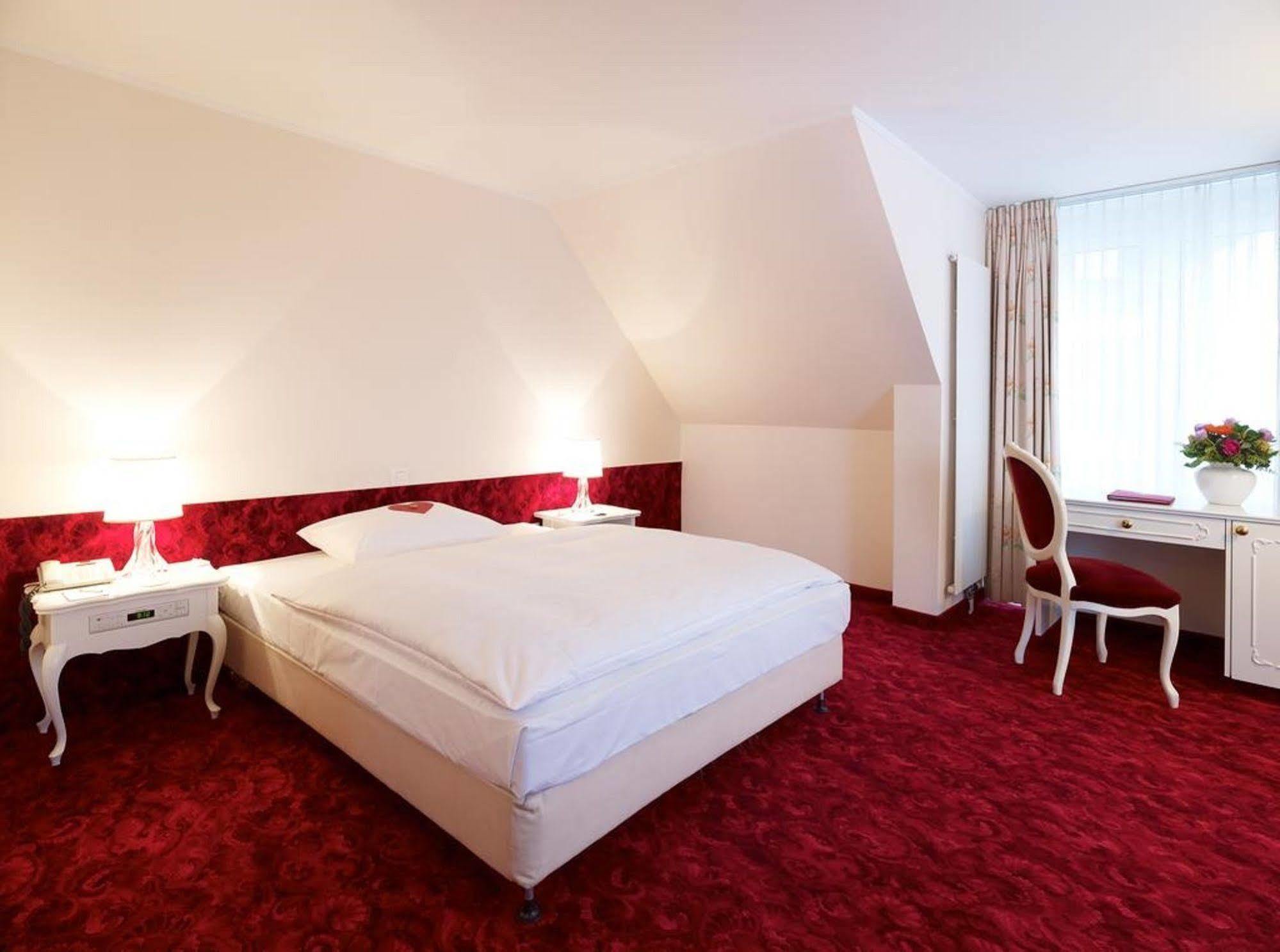 Hotel Mozart Роршах Экстерьер фото